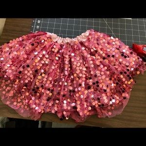 Kids tutu skirt with sequins.